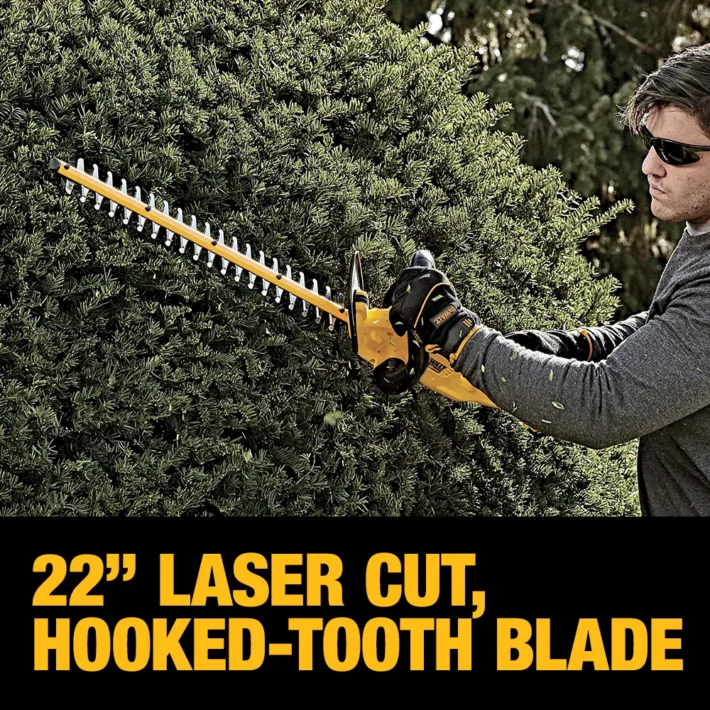 Close-up image of a DEWALT hedge trimmer blade with black and yellow colors, emphasizing its 3/4 inch cutting capacity. The text below in French highlights the cutting capacity feature.