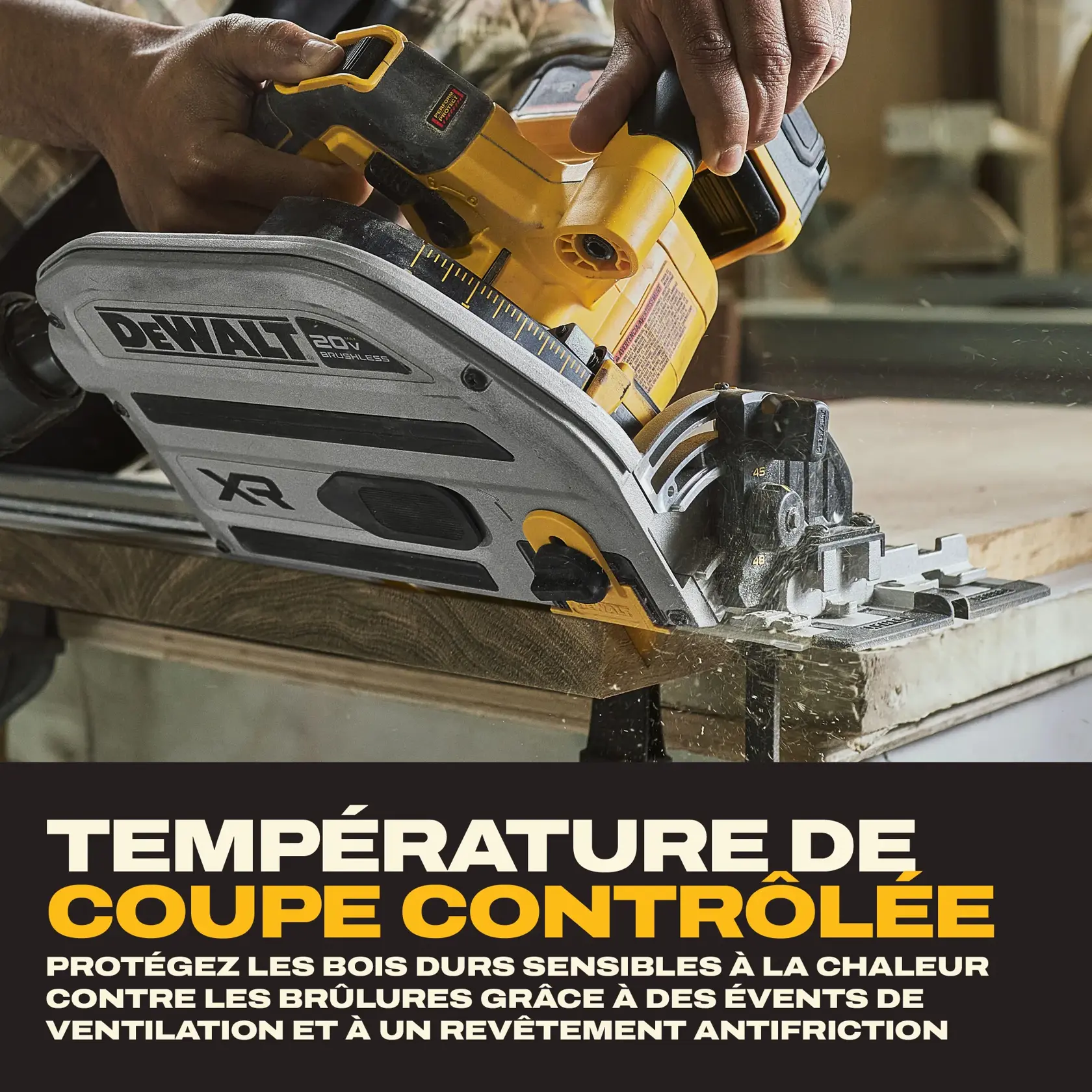 Une personne utilise une scie circulaire sans fil DEWALT 20V pour couper une pièce de bois dur, avec des copeaux et de la poussière de bois visibles. La scie possède une ventilation thermique et un revêtement anti-friction conçus pour protéger les bois durs sensibles à la chaleur. Le texte sur l'image indique : 'Cool Cutting. Help protect heat-sensitive hardwoods with heat vents and anti-friction coating.'