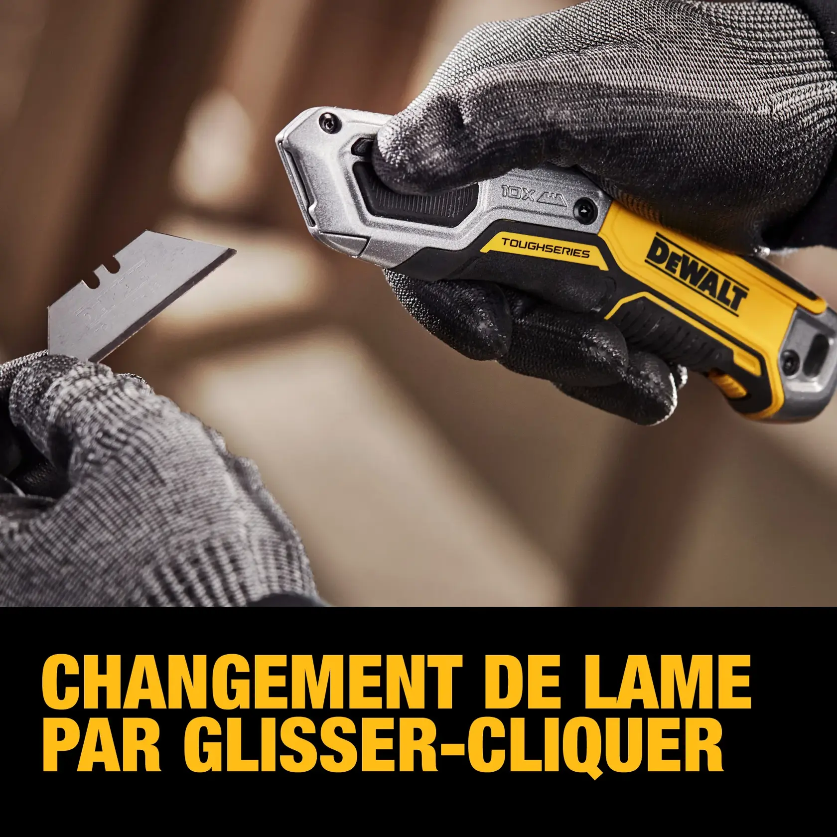 A person wearing a black work glove is using a yellow and gray DEWALT utility knife to cut along a metal ruler placed on a sheet of material. The text on the image reads 'Secure Blade Lock' in French.