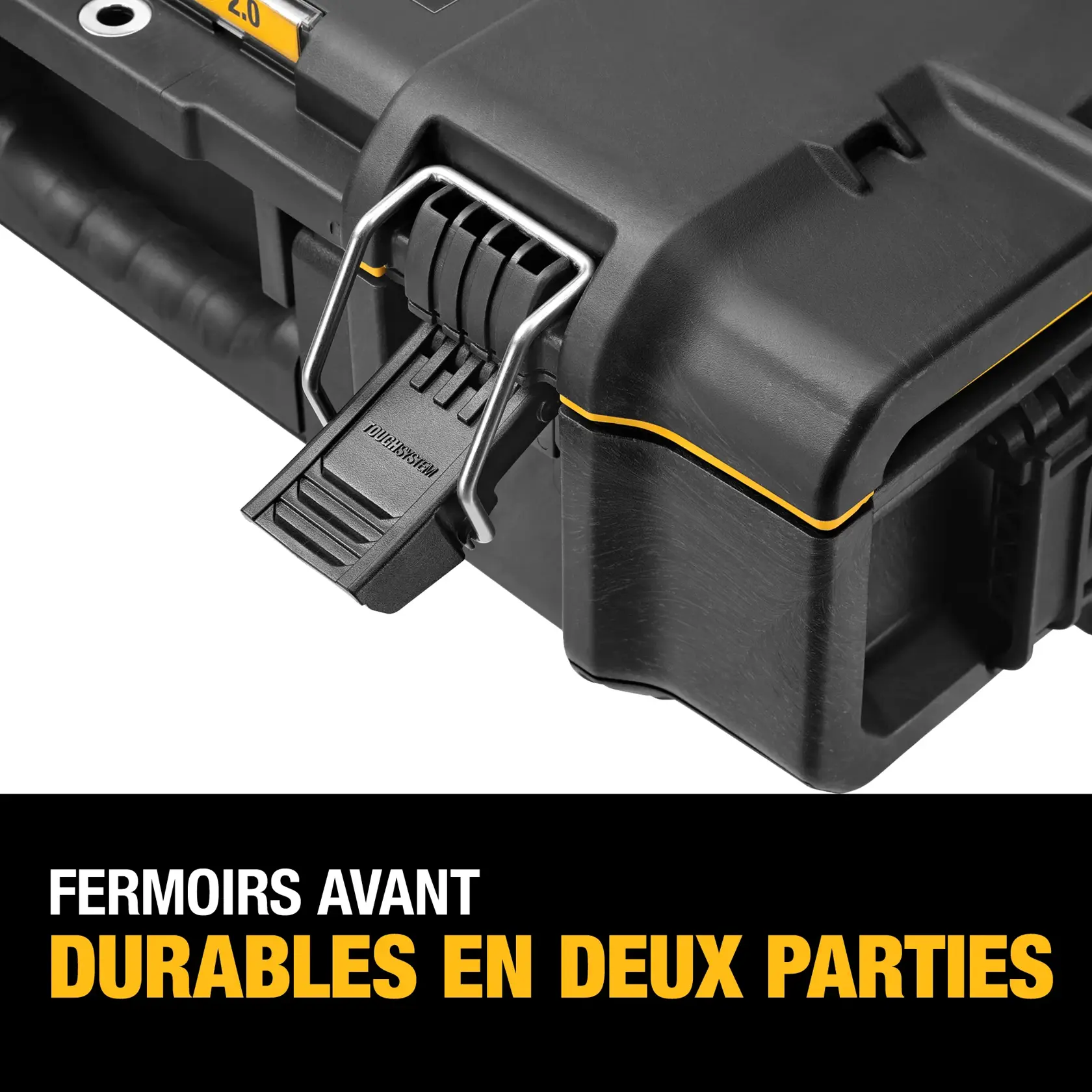 Close-up of a DEWALT black toolbox showing a durable two-part front latch with a yellow accent, accompanied by the text 'Durable two-part front latches' in French.