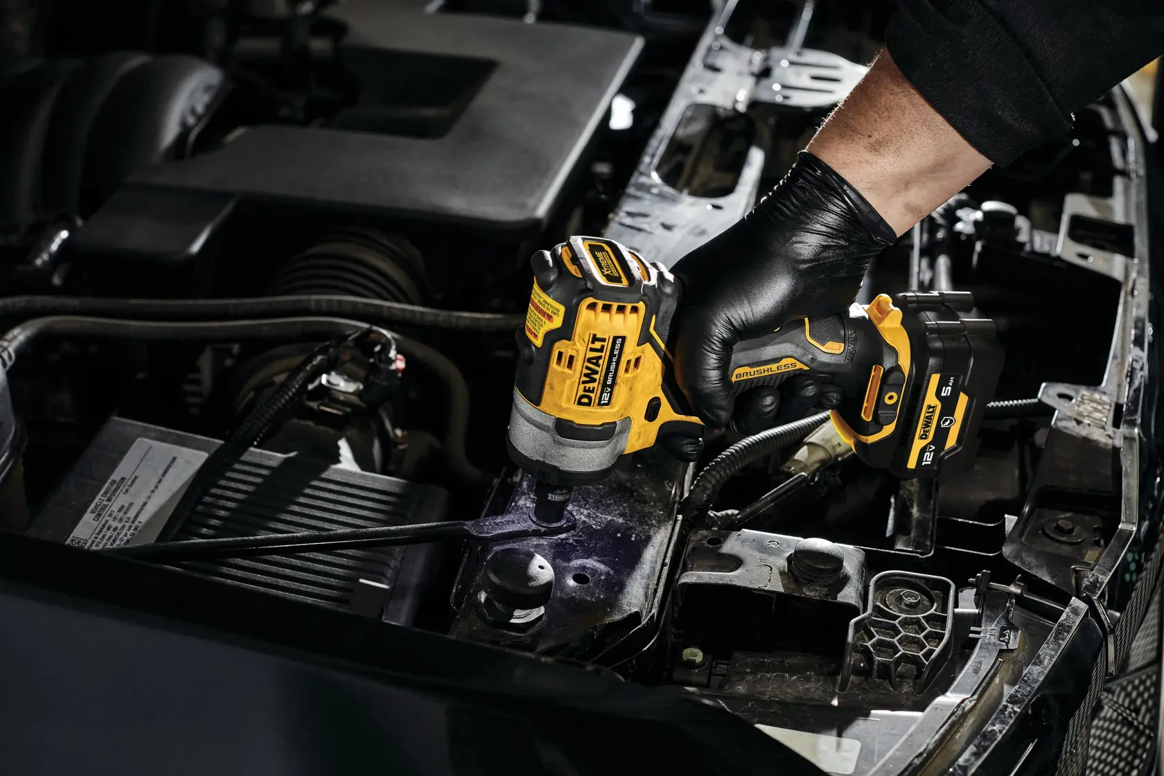 CORDLESS IMPACT WRENCH with battery stand in action